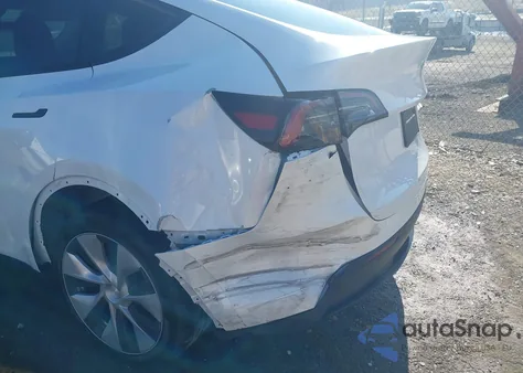 2023 Tesla Model Y Awd/Long Range Dual Motor All-Wheel Drive z USA, uszkodzony, nr VIN 7SAYGDEE5PF789058